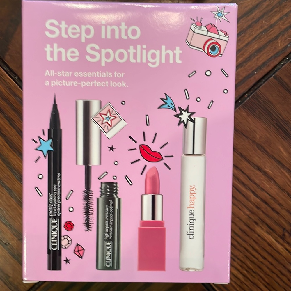Clinique- STEP INTO THE SPOTLIGHT…